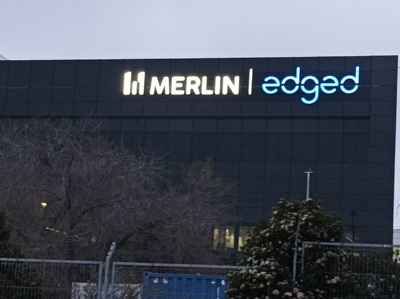 merlin-edged-luz